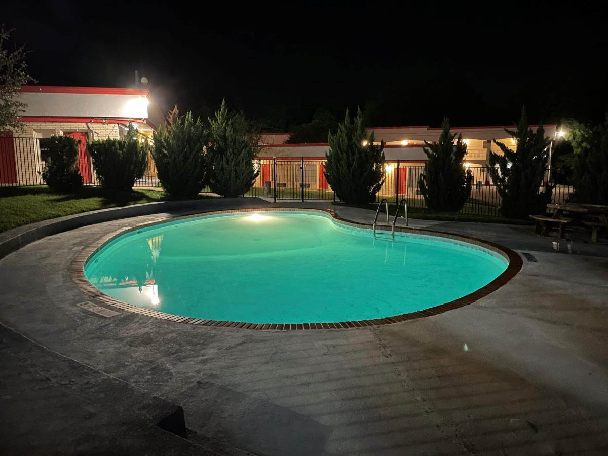 River Forest Inn Белтон Экстерьер фото
