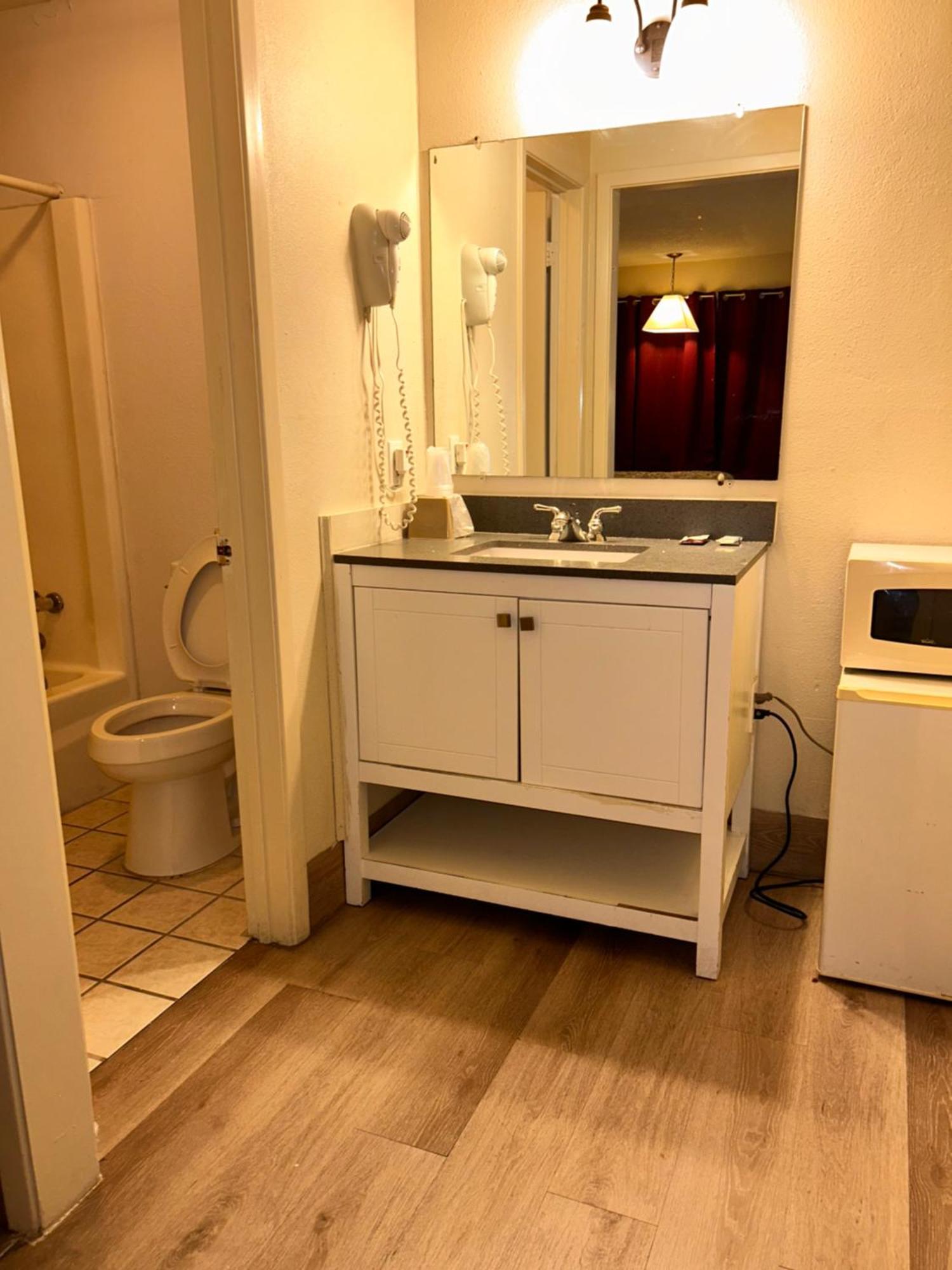 River Forest Inn Белтон Экстерьер фото