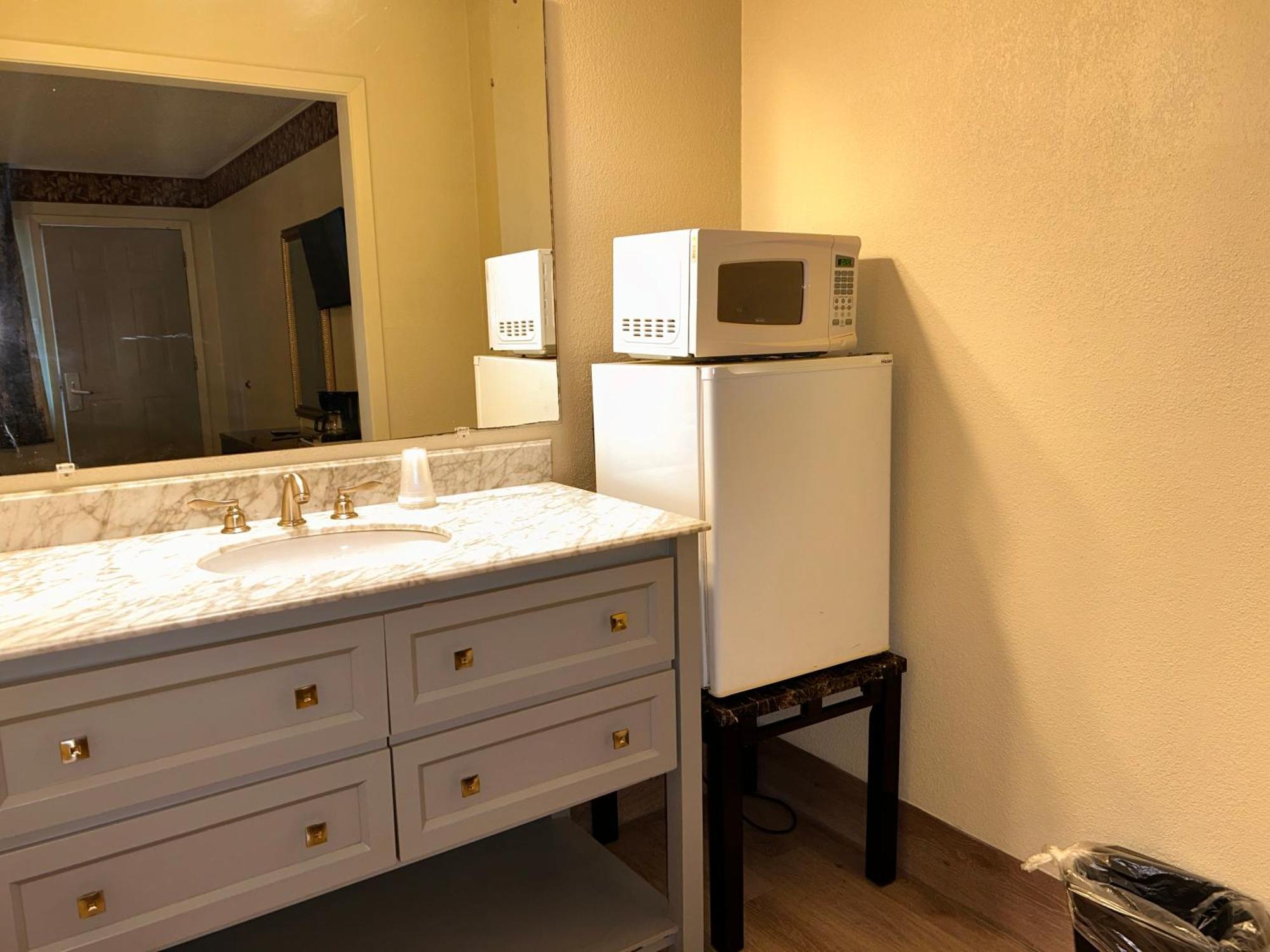 River Forest Inn Белтон Экстерьер фото