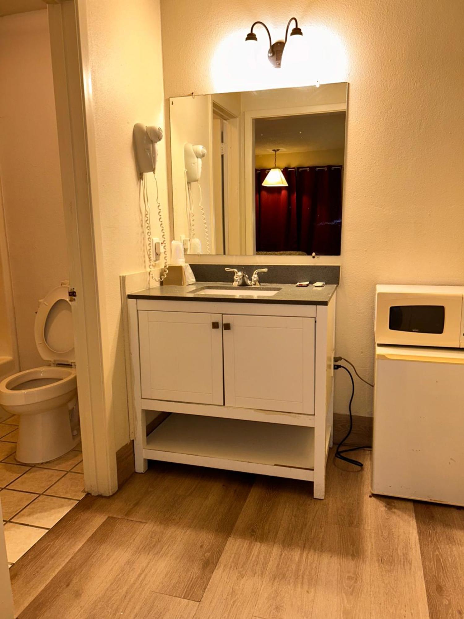 River Forest Inn Белтон Экстерьер фото